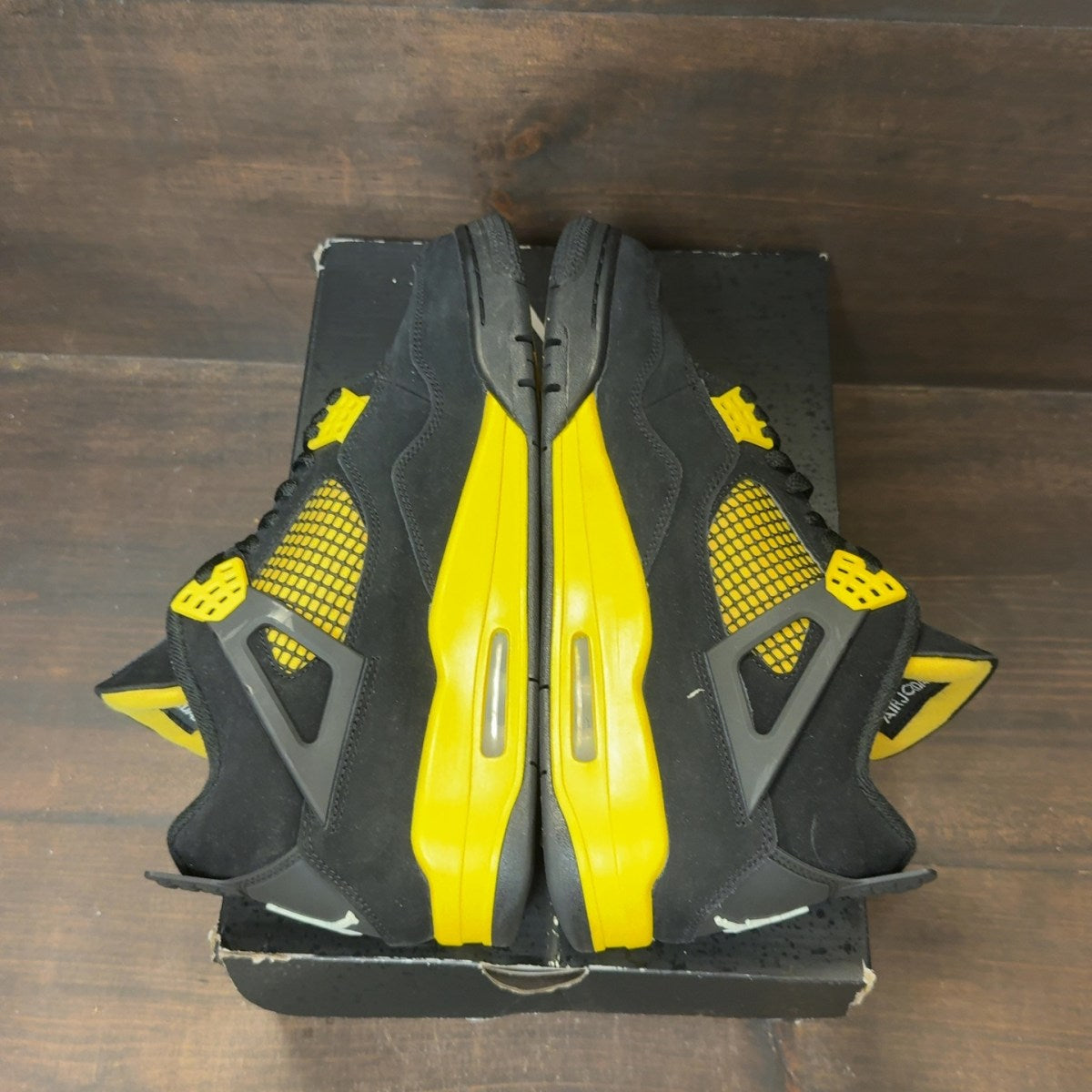 Jordan 4 Retro Thunder (2023) - Image 6