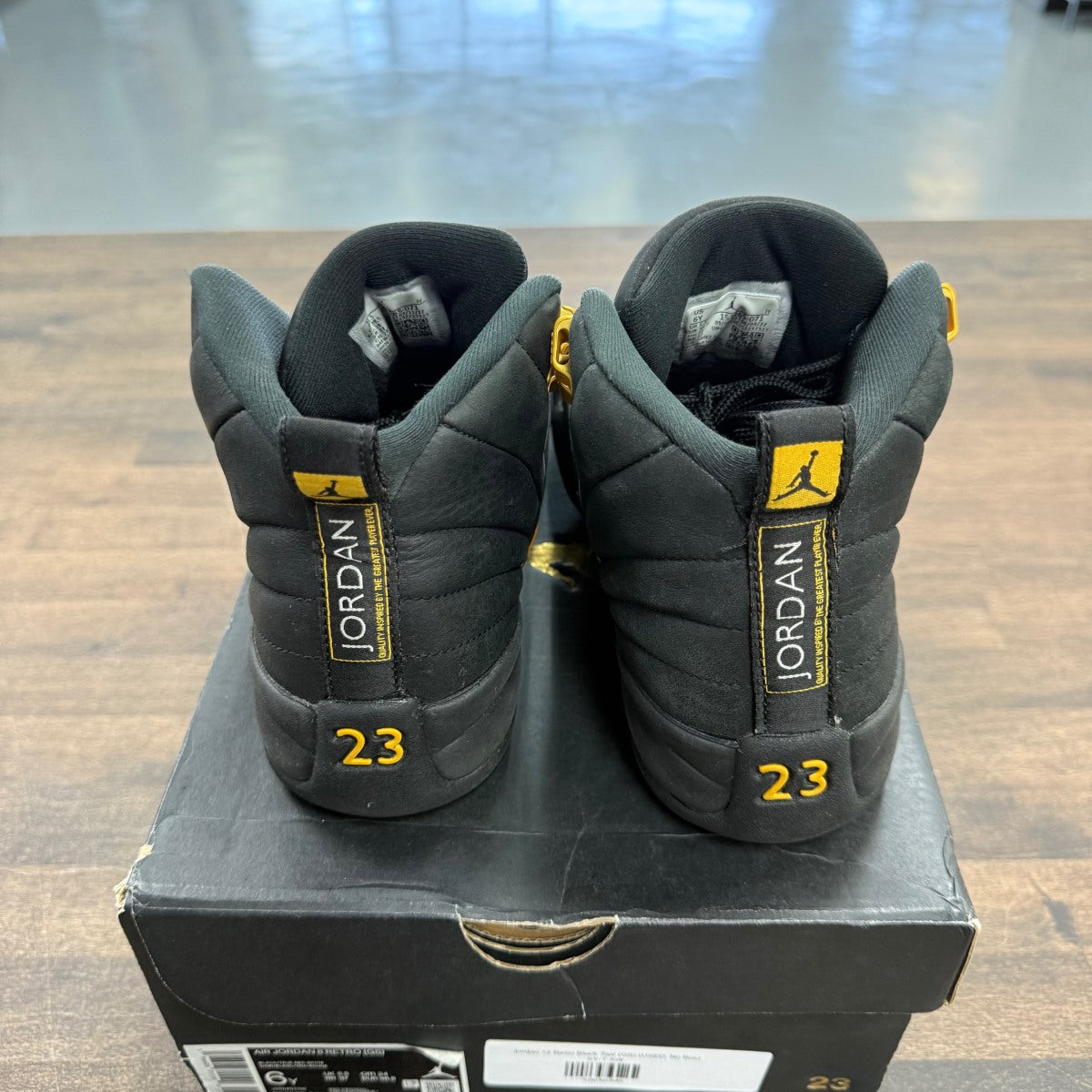 Jordan 12 Retro Black Taxi (GS) Size 6Y (Pre-Owned) - Image 4