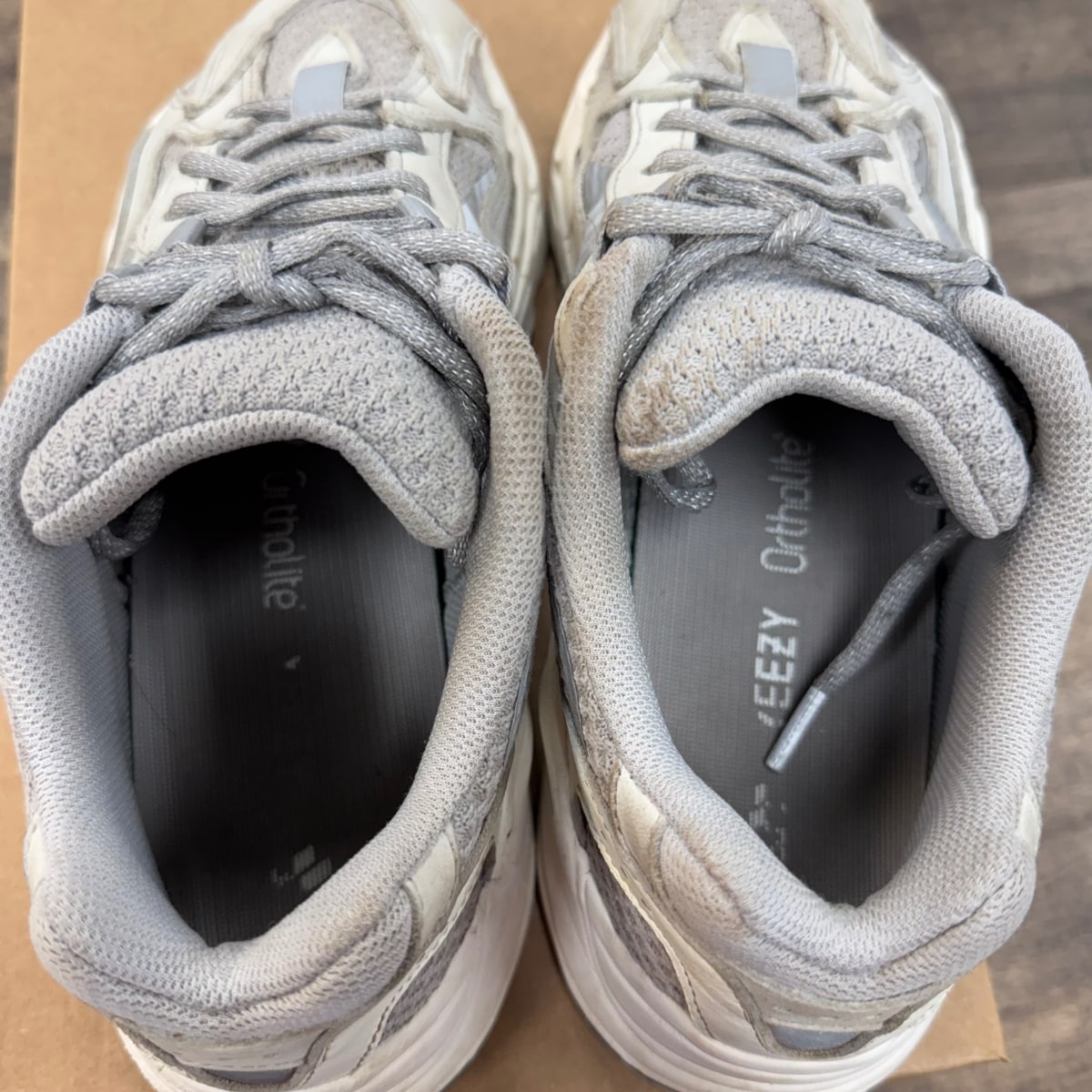 adidas Yeezy Boost 700 V2 Static Size 8.5 (Pre-Owned) - Image 4
