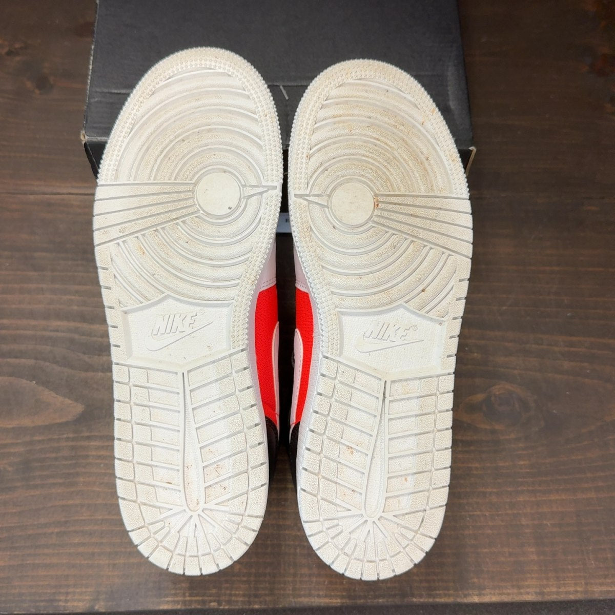 Jordan 1 Mid SE White Black Infrared (GS) - Image 8