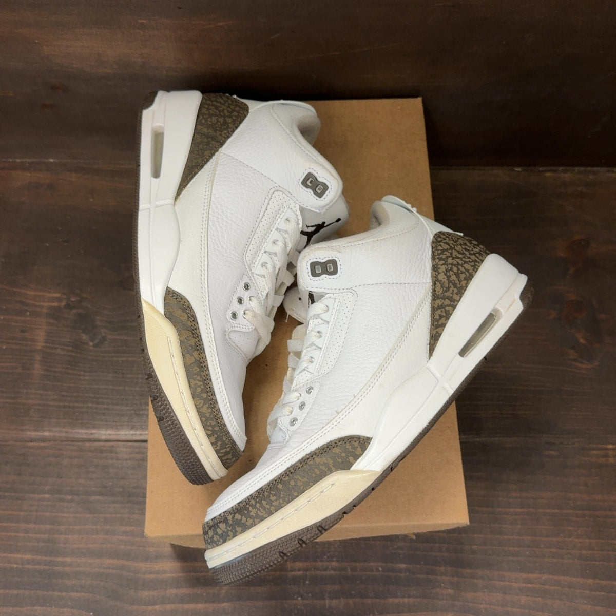 Jordan 3 Retro Mocha (2018) Size 9.5 (Pre-Owned) - Image 2