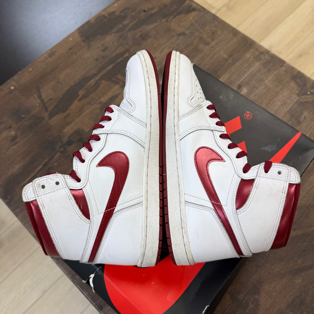 Jordan 1 Retro High '85 OG Metallic Burgundy Size 11 (Pre-Owned) - Image 4