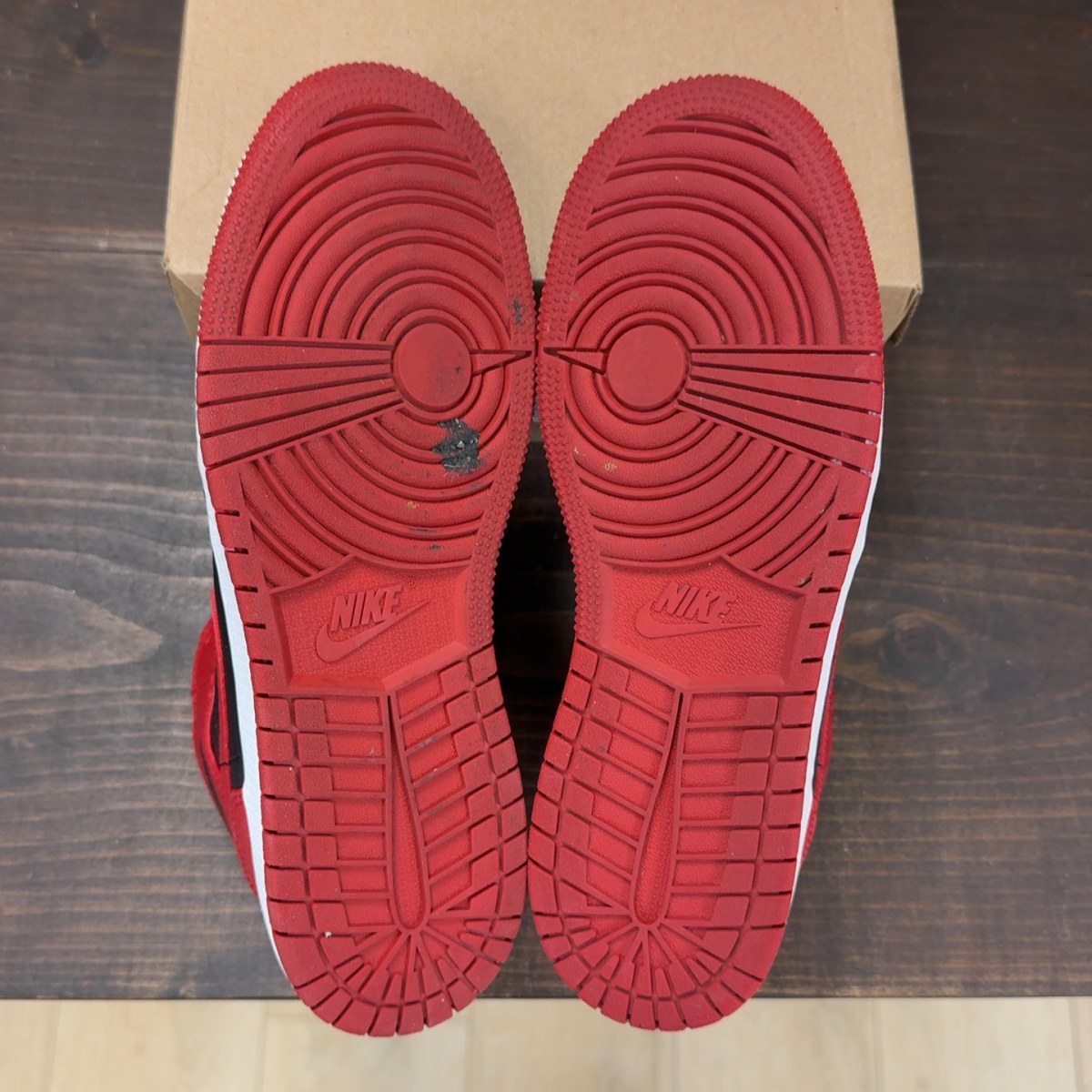 Jordan 1 Mid Banned (2020) (GS) Size 5.5Y (Pre-Owned) - Image 8