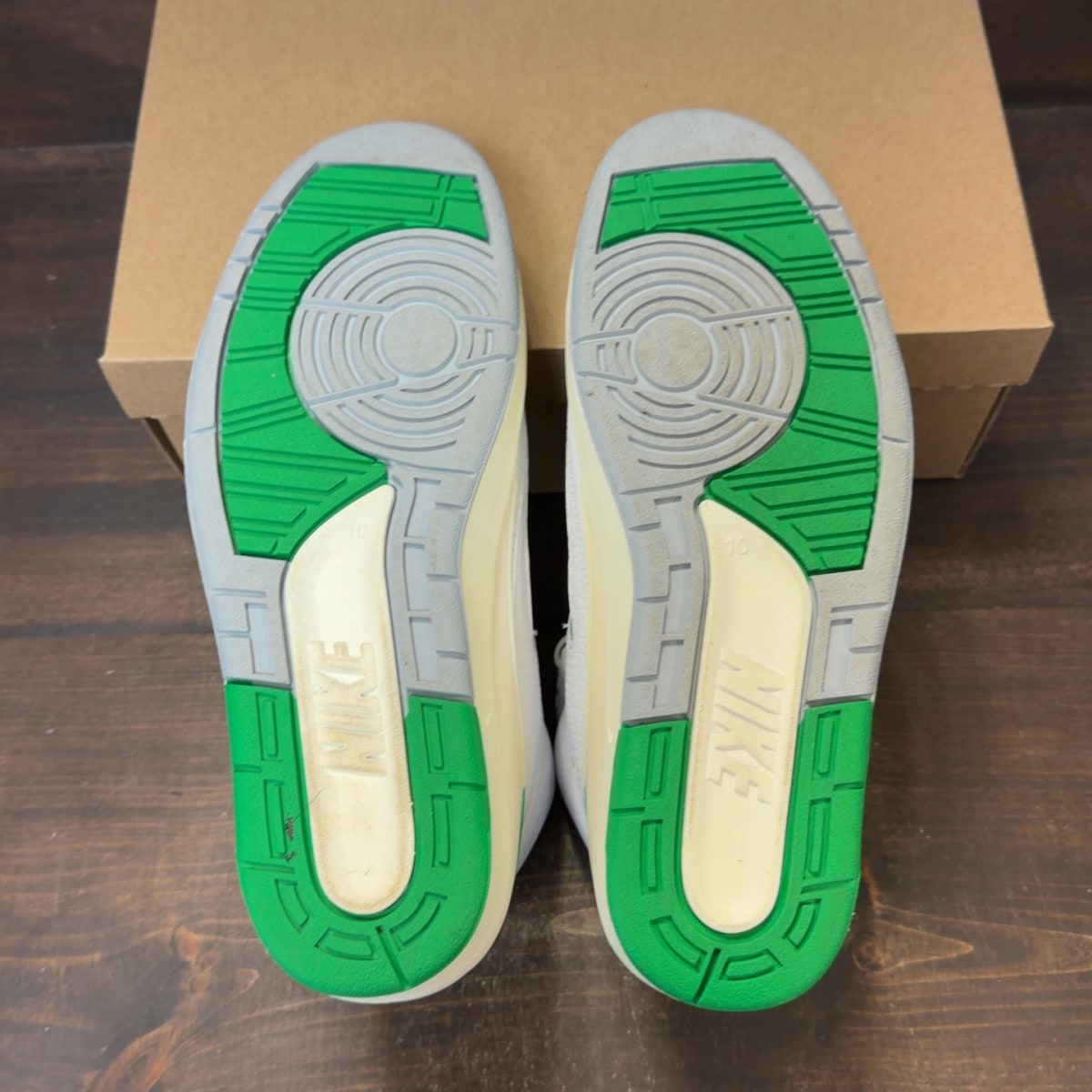 Jordan 2 Retro Lucky Green Size 10 (Pre-Owned) - Image 6