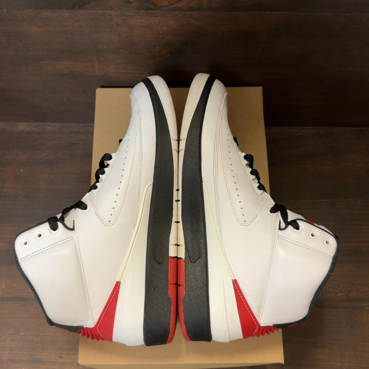 Jordan 2 Retro OG Chicago (2022) Size 9.5 (Pre-Owned) - Image 5