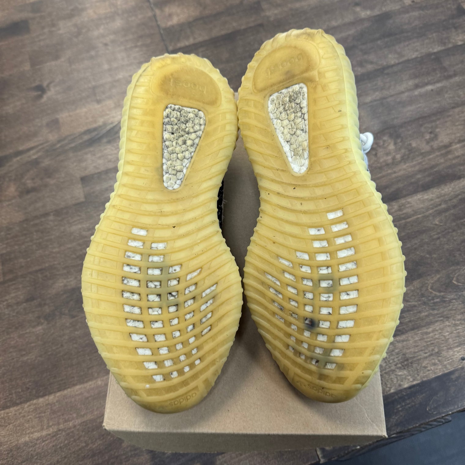 Zebra Yeezy 350 (USED,No Box)