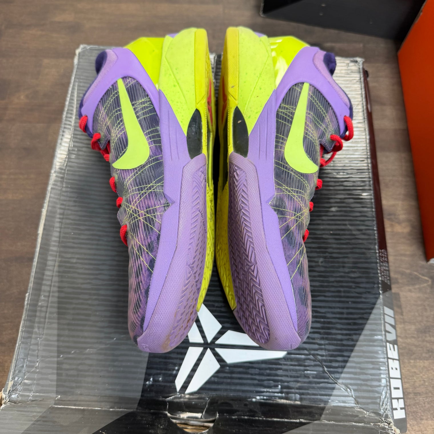 Supreme Christmas Nike Zoom Kobe 7 (USED)