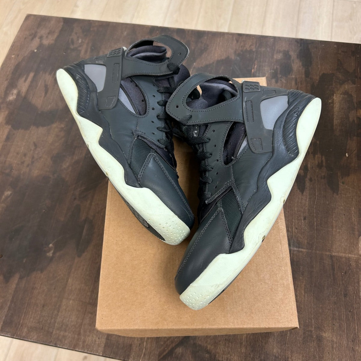 Nike Air Flight Huarache Dark Smoke Grey Barely Green Size 10 (Pre-Owned) - Image 1