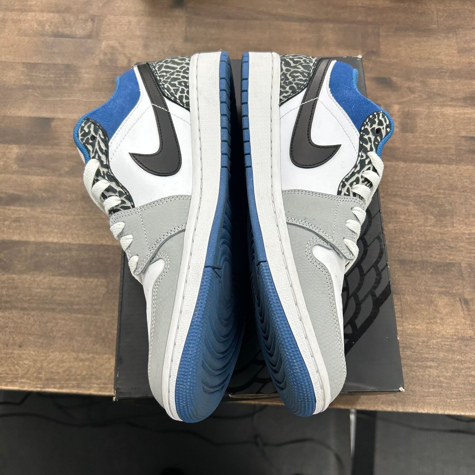 True Blue Jordan 1 Low SE (USED)