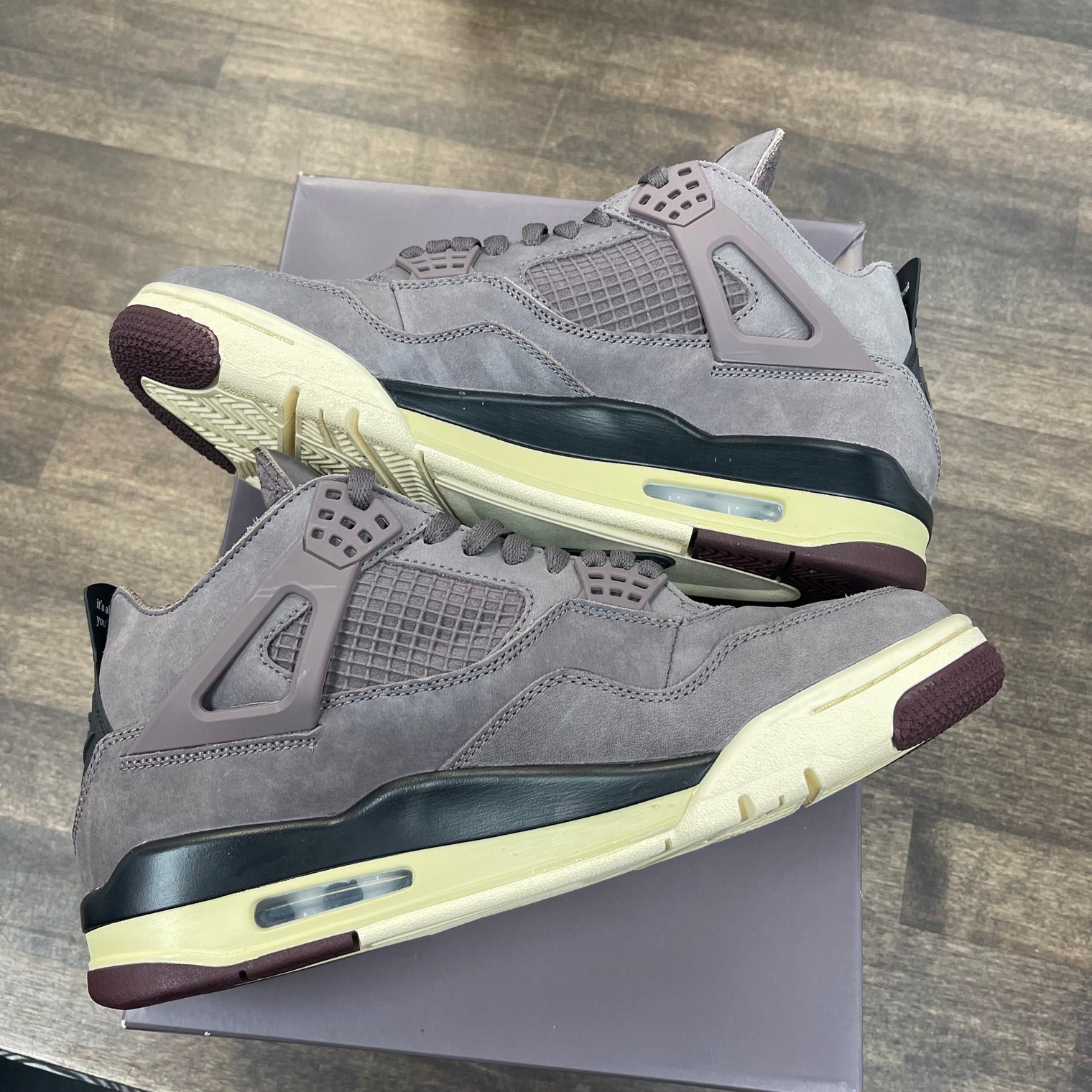 A Ma Maniere Violet Ore Jordan 4 (USED)