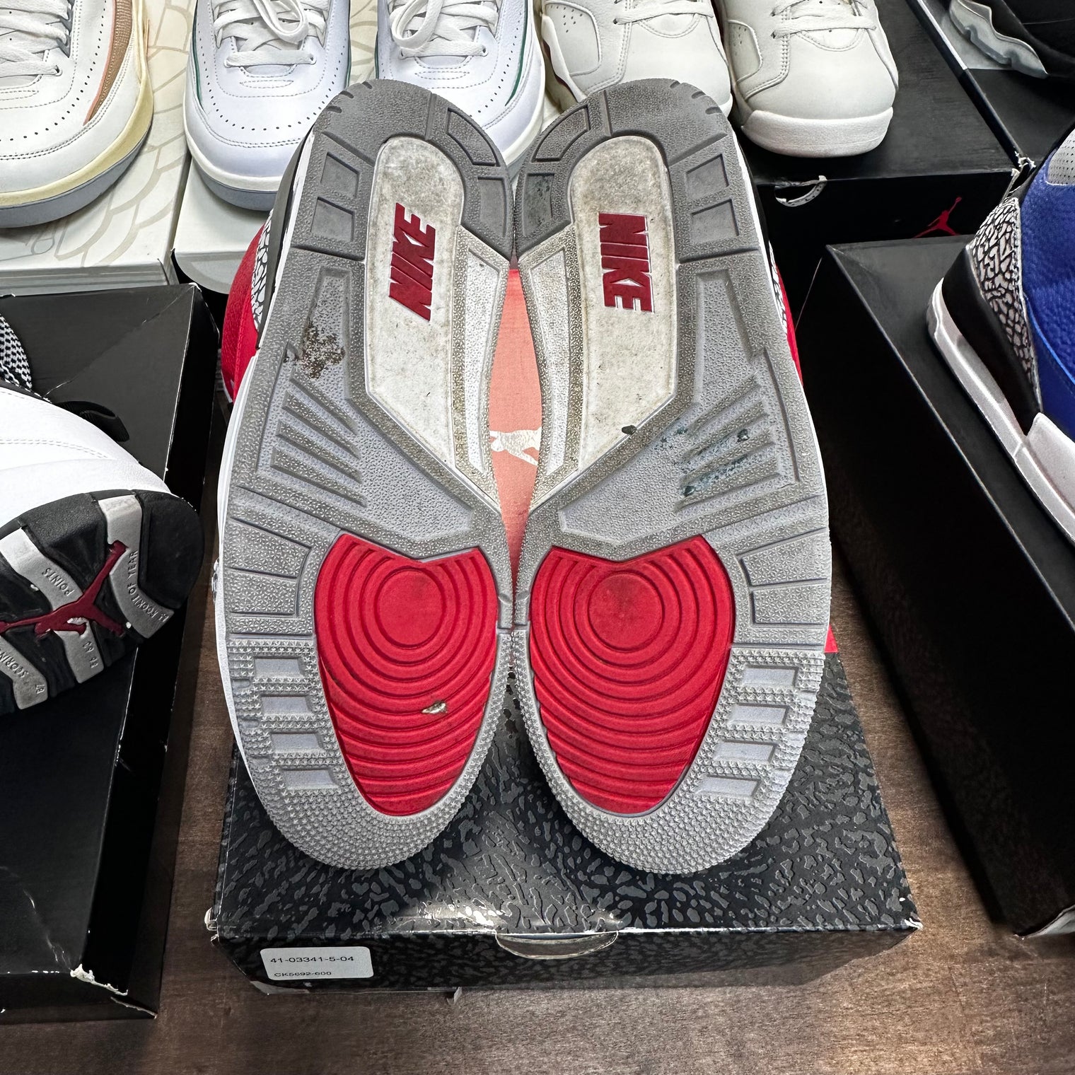 Unite Red Jordan 3 (USED)