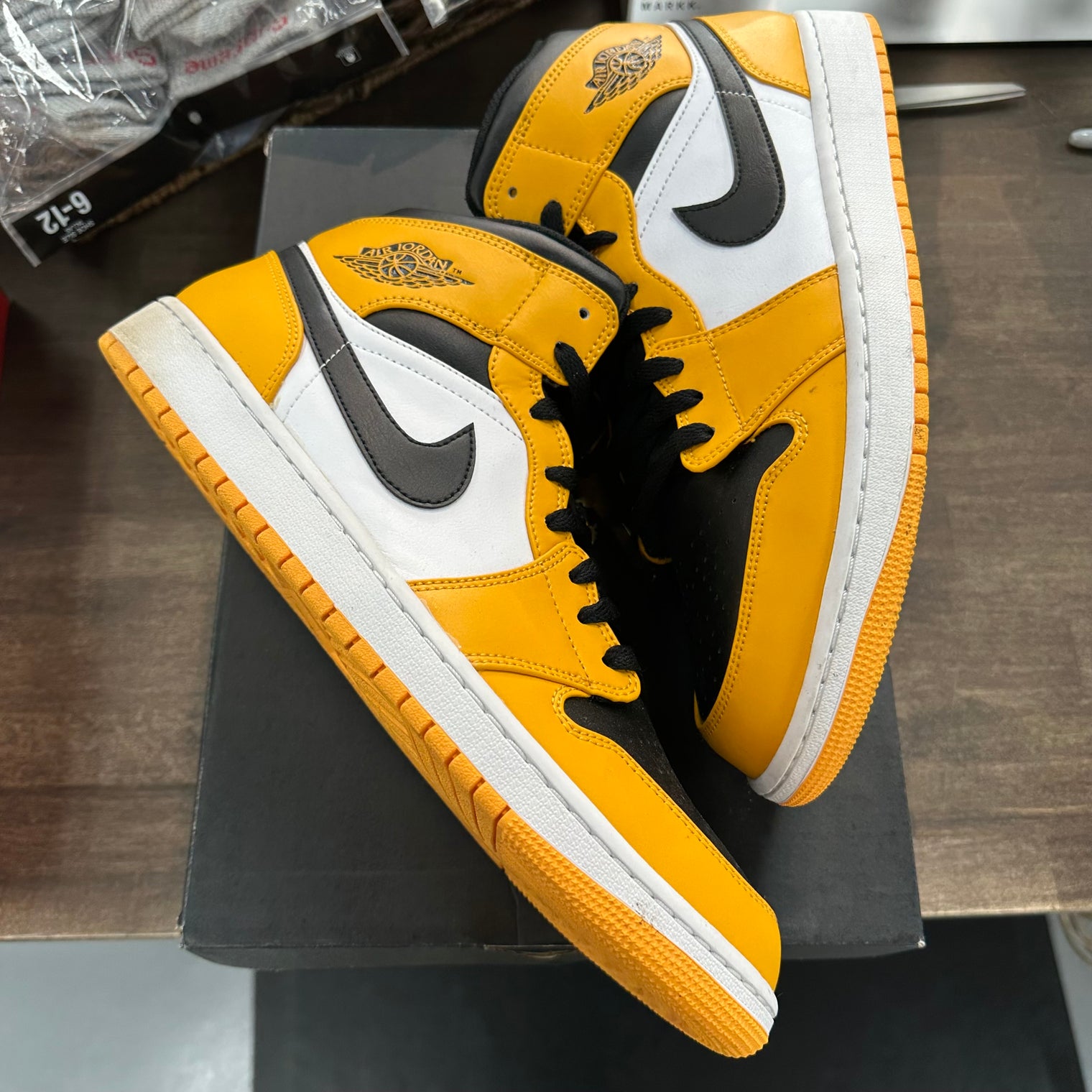 Taxi Jordan 1 Mid (USED)