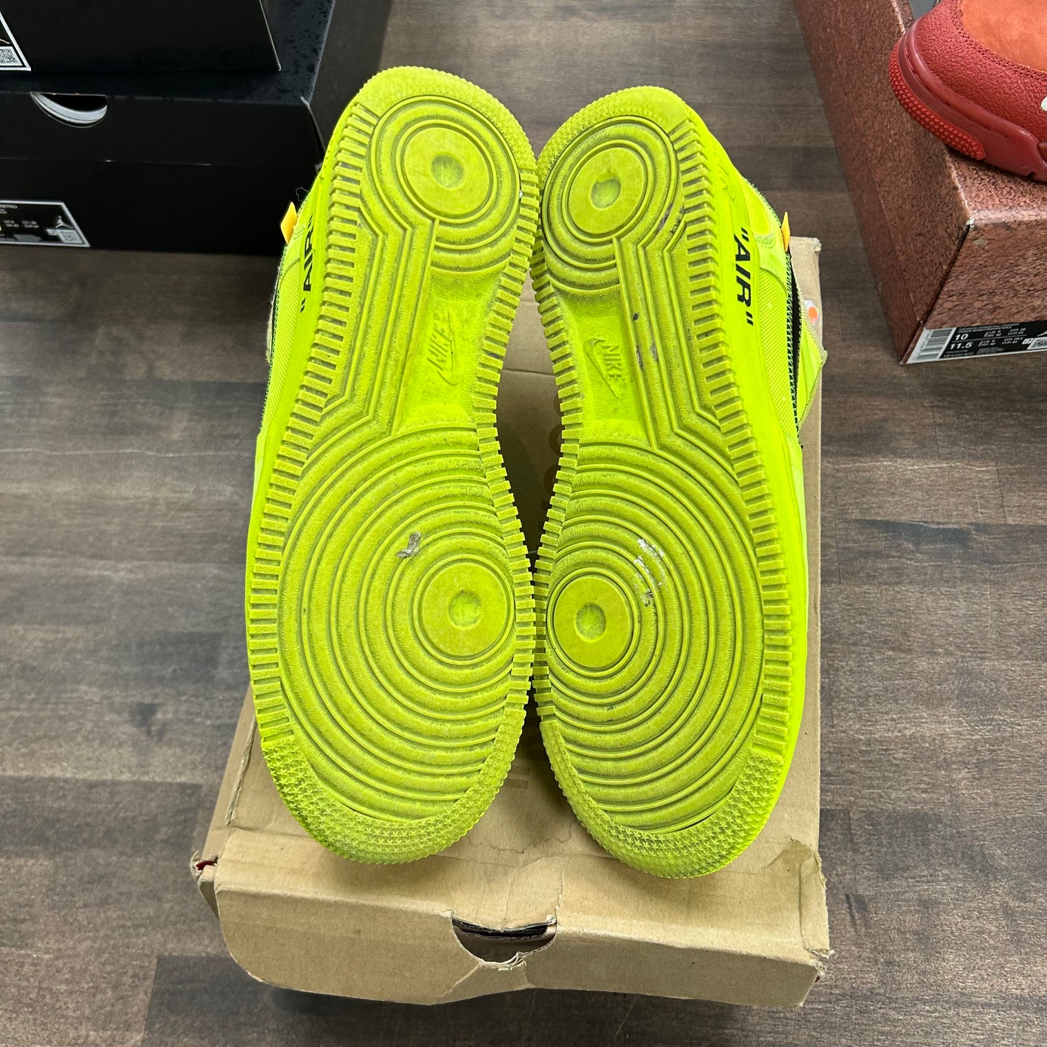 Volt Off-White Nike Air Force 1 Low (USED)