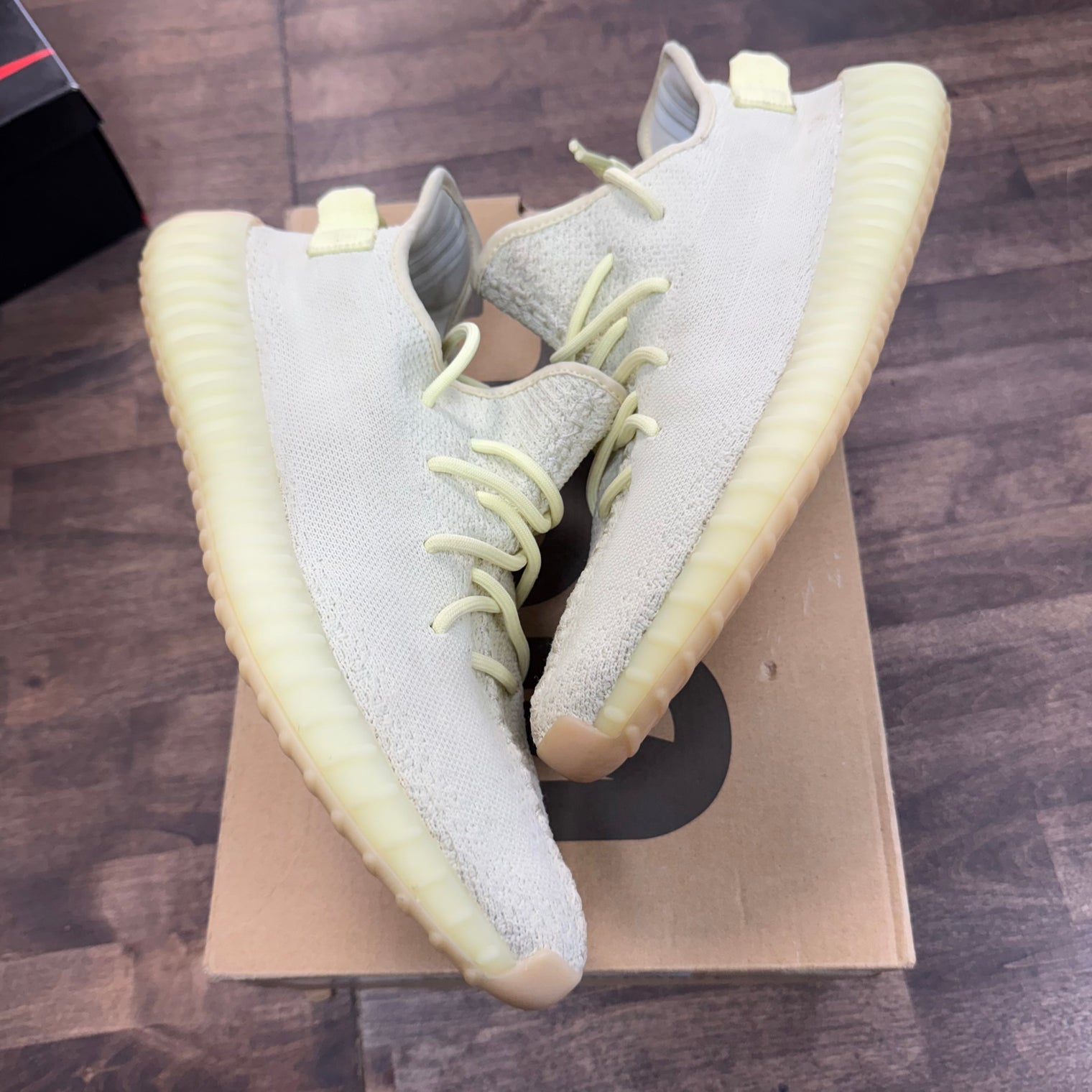 Butter Yeezy 350 (USED)