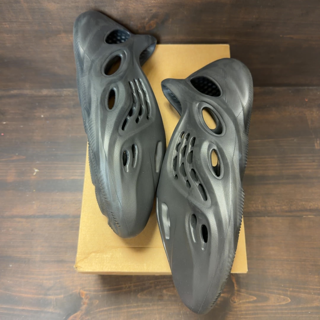 adidas Yeezy Foam RNR Onyx - Image 2
