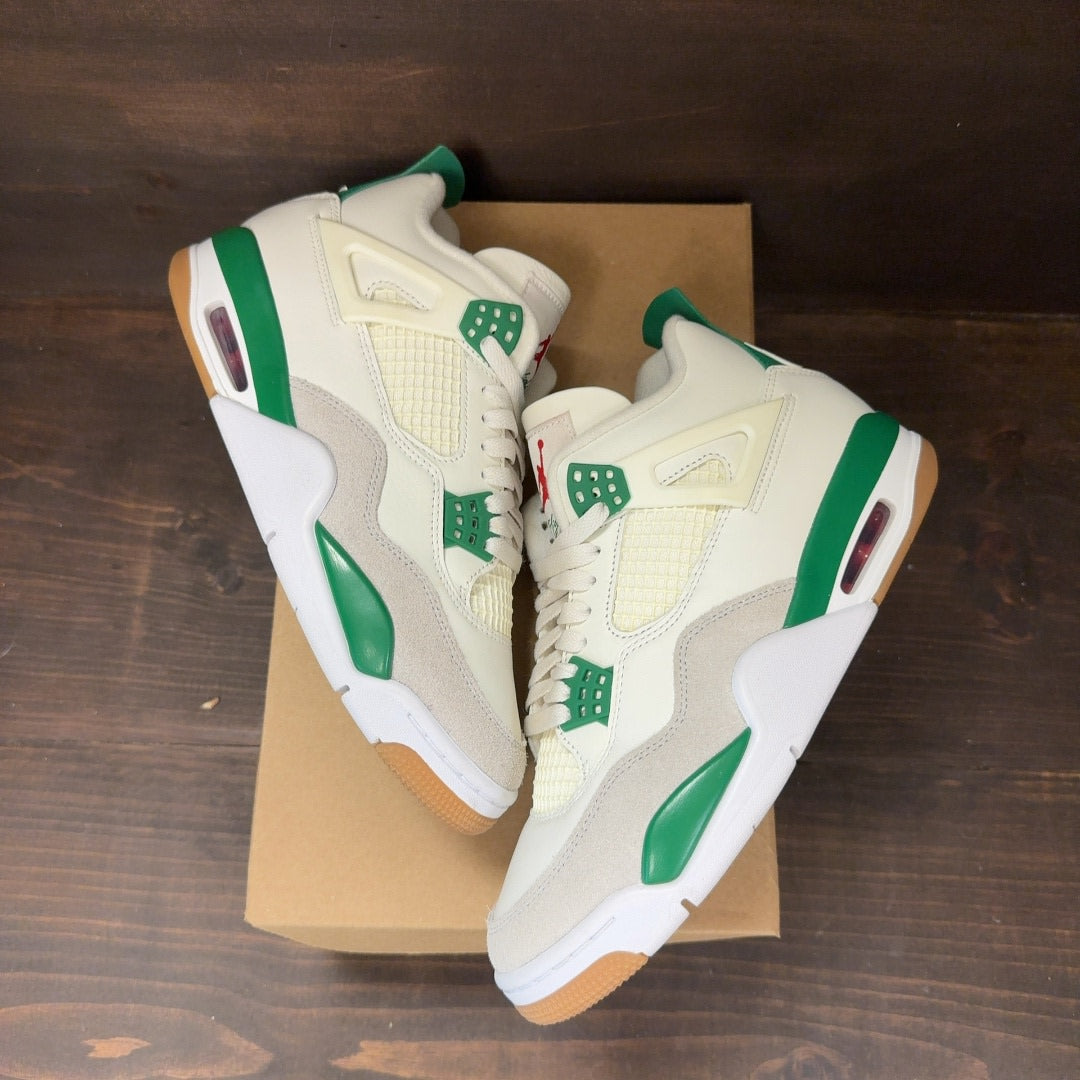 Jordan 4 Retro SB Pine Green Size 8.5 (Pre-Owned) - Image 2