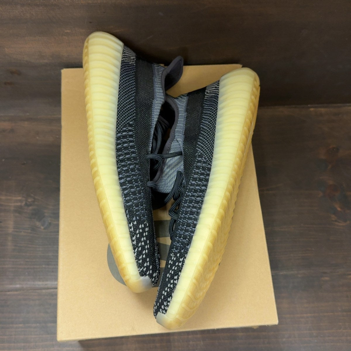adidas Yeezy Boost 350 V2 Carbon - Image 2