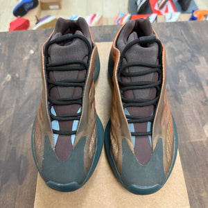 adidas Yeezy 700 V3 Copper Fade Size 10 (Pre-Owned) - Image 2