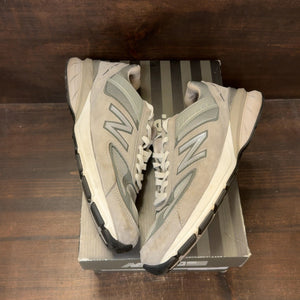 New Balance 990v5 Grey Size 9.5 (Pre-Owned) - Image 2
