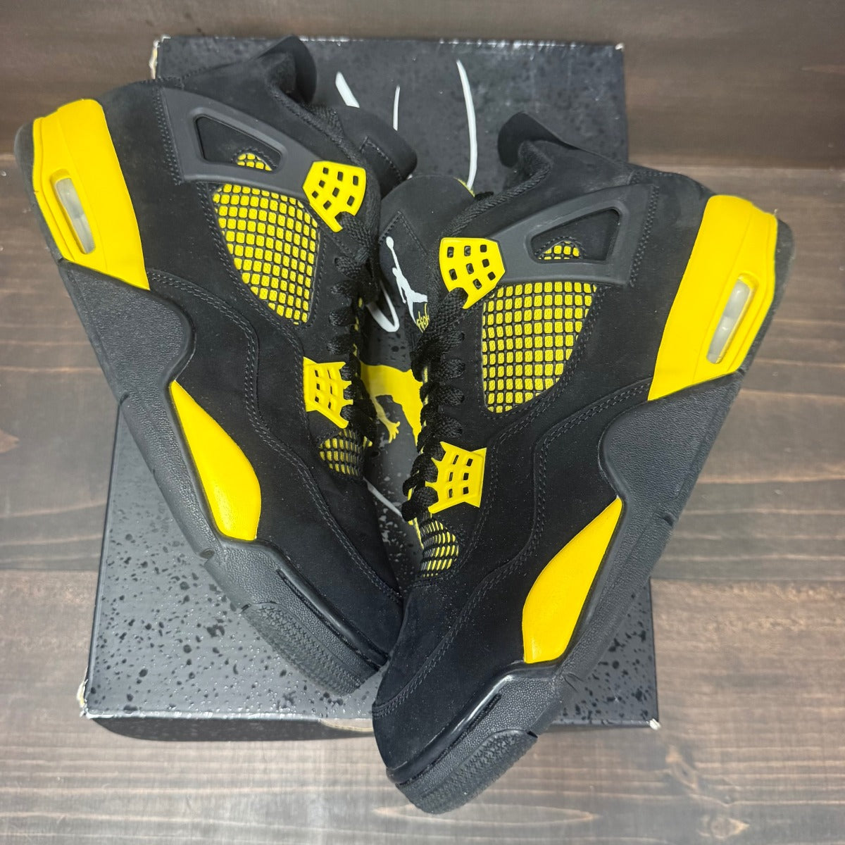 Jordan 4 Retro Thunder (2023) - Image 2