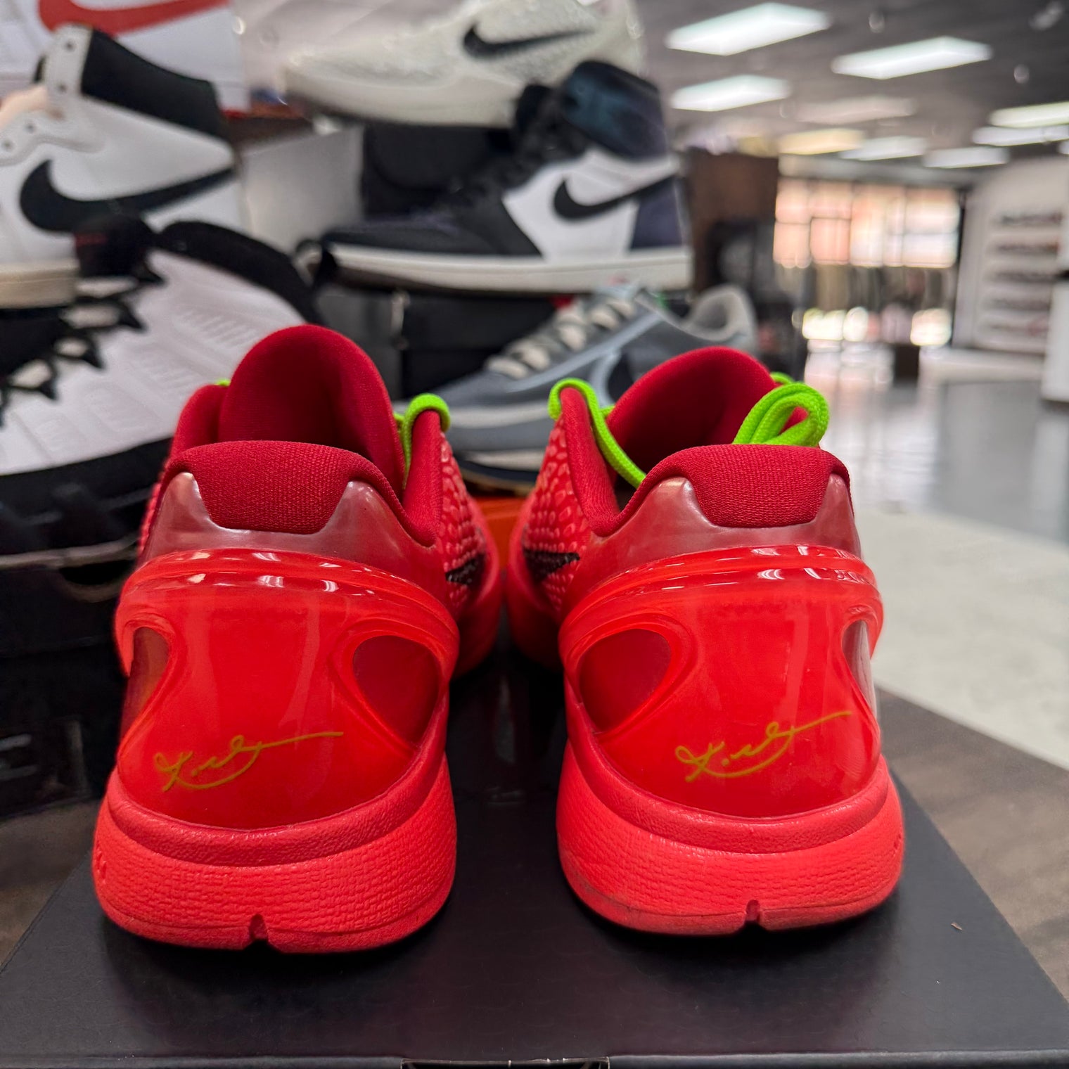 Reverse Grinch Kobe 6 Protro (USED)