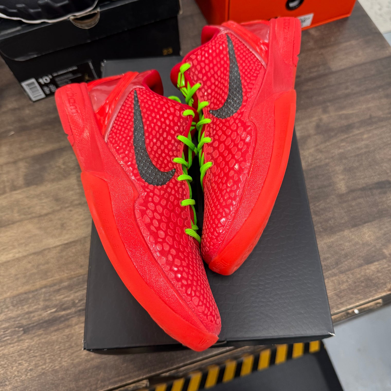 Reverse Grinch Kobe 6 Protro (USED)