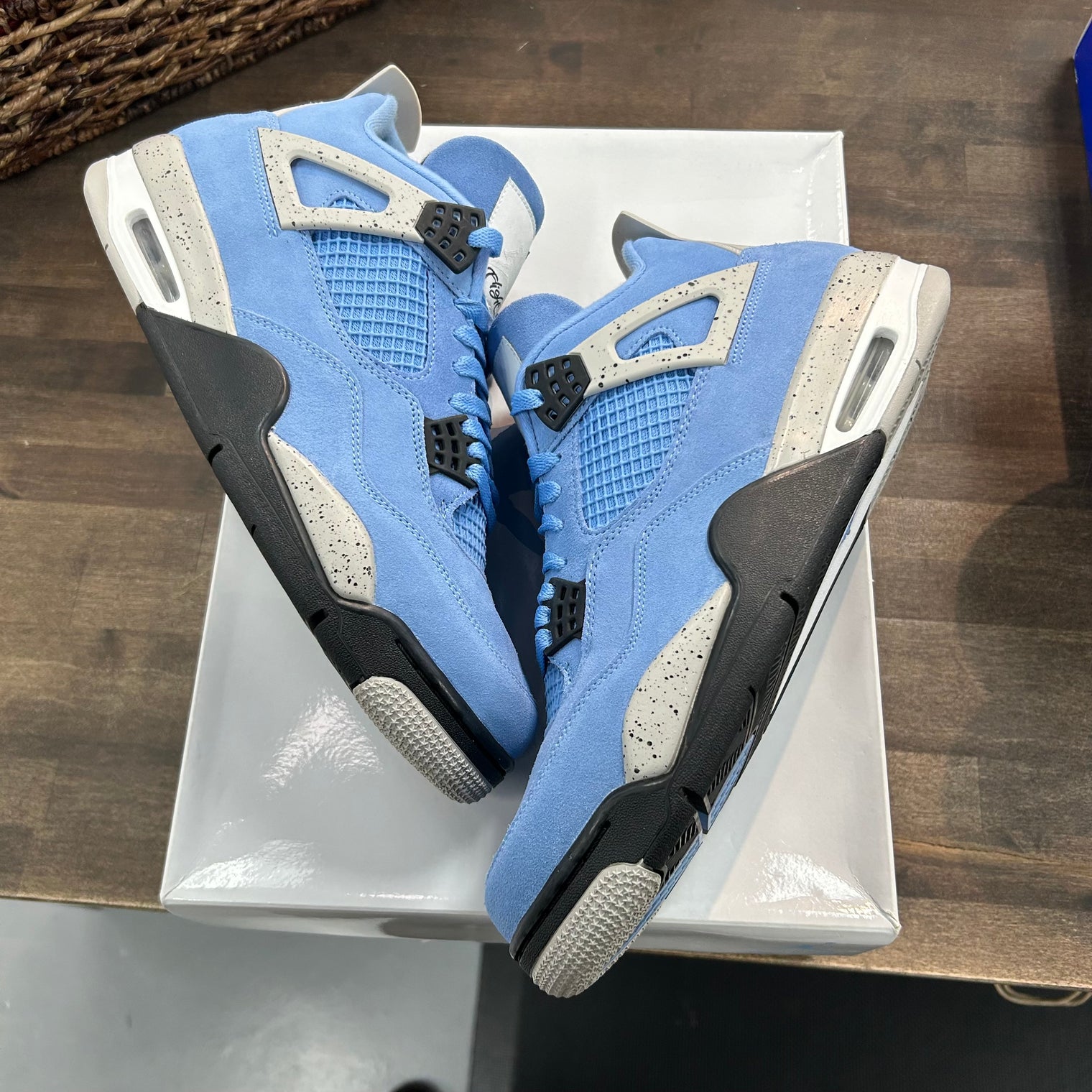 UNC University Blue Jordan 4 Retro (Lightly Worn)