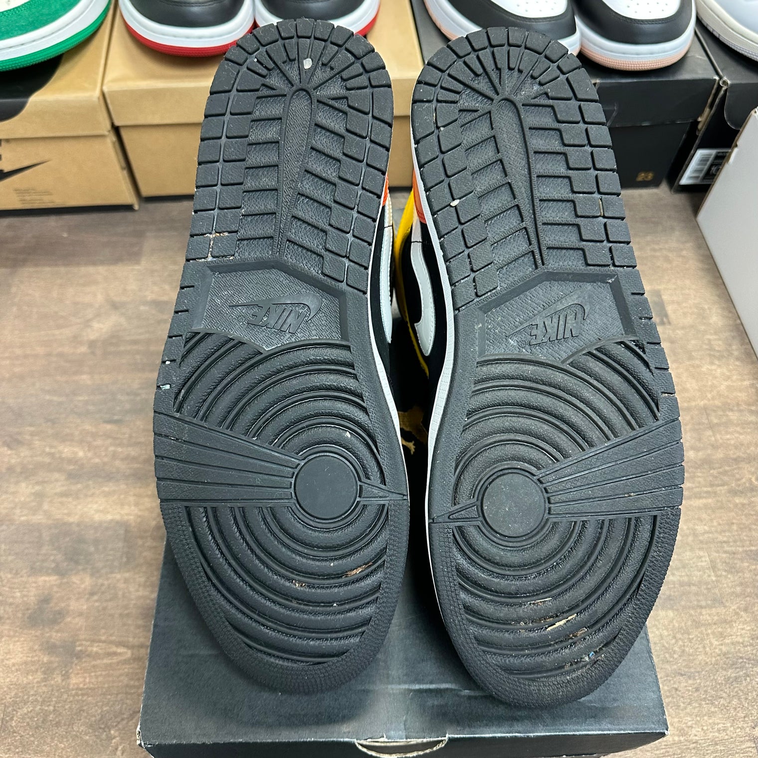 Black Amarillo Orange Jordan 1 Mid (USED)