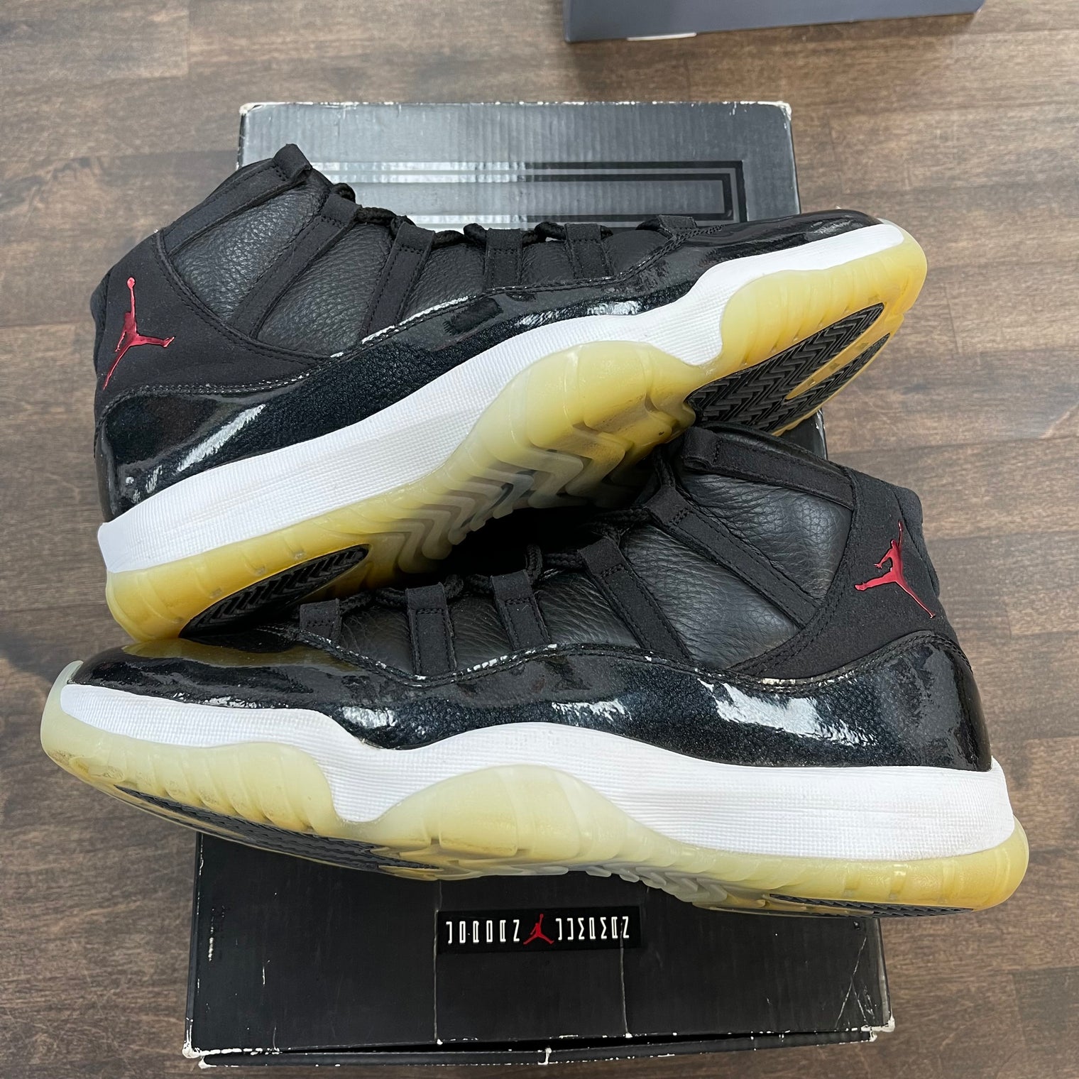 72-10 Jordan 11 High (USED)