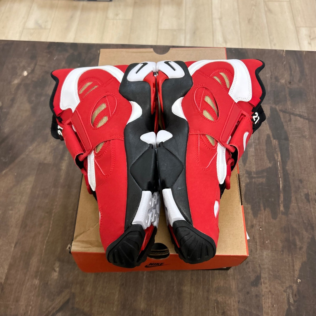 Nike Air Diamond Turf 2 Red Gold (2026) - Image 3