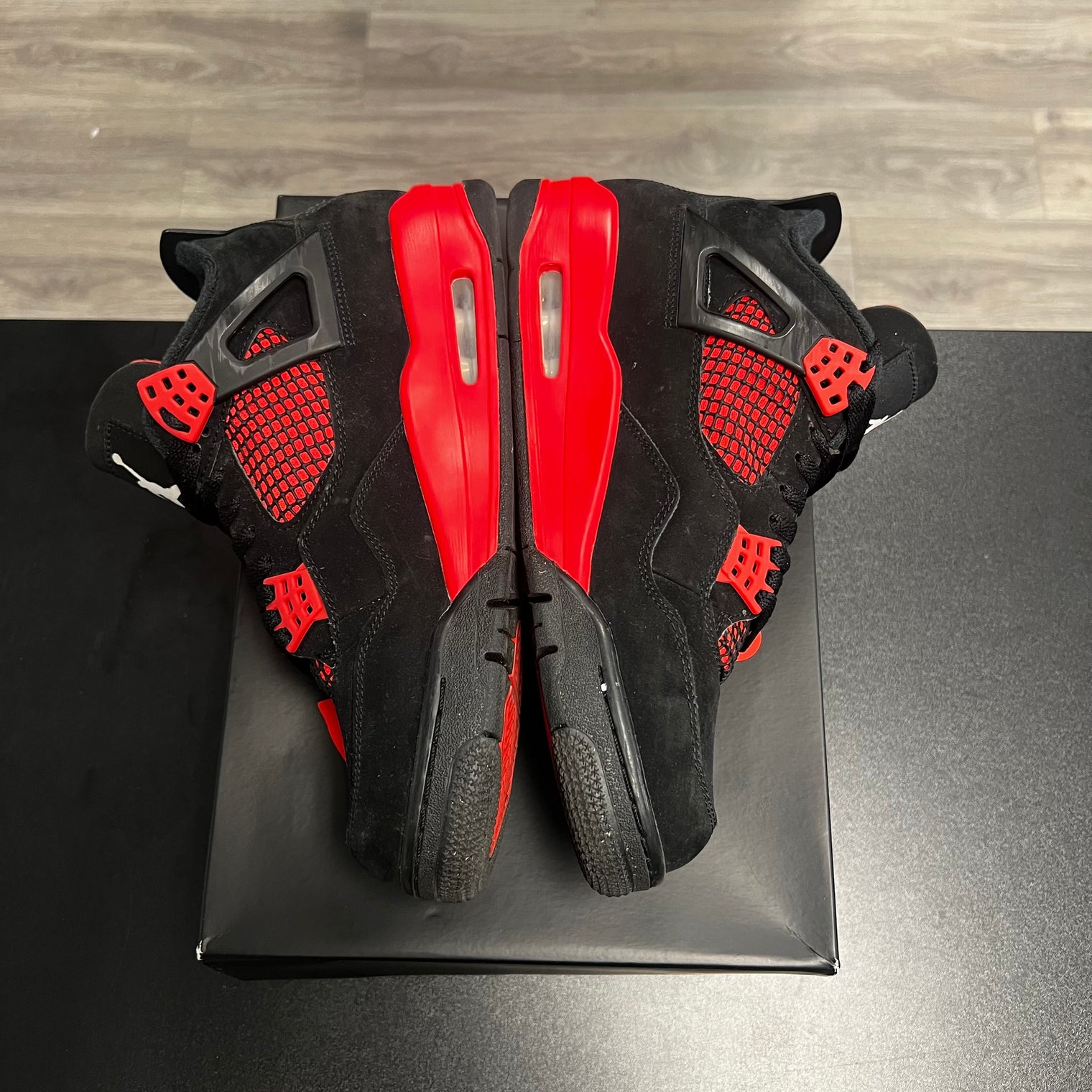 Red Thunder Jordan 4 (USED)