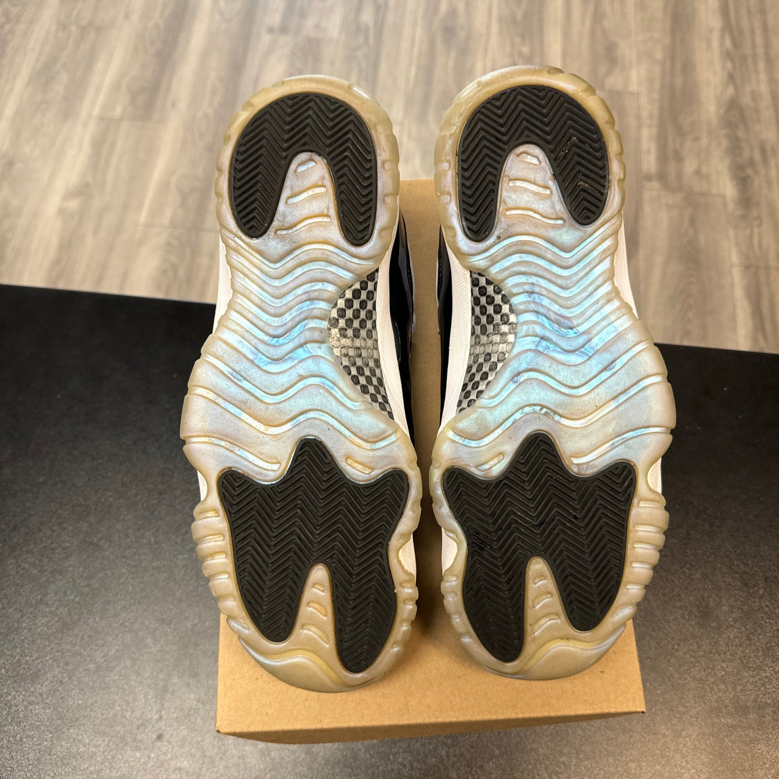 Iridescent Jordan 11 Low (USED, No Box)