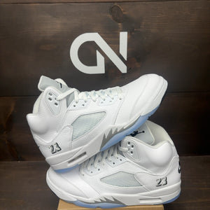 Jordan 5 Retro White Metallic (2026) Size 11.5 (Pre-Owned) - Image 1