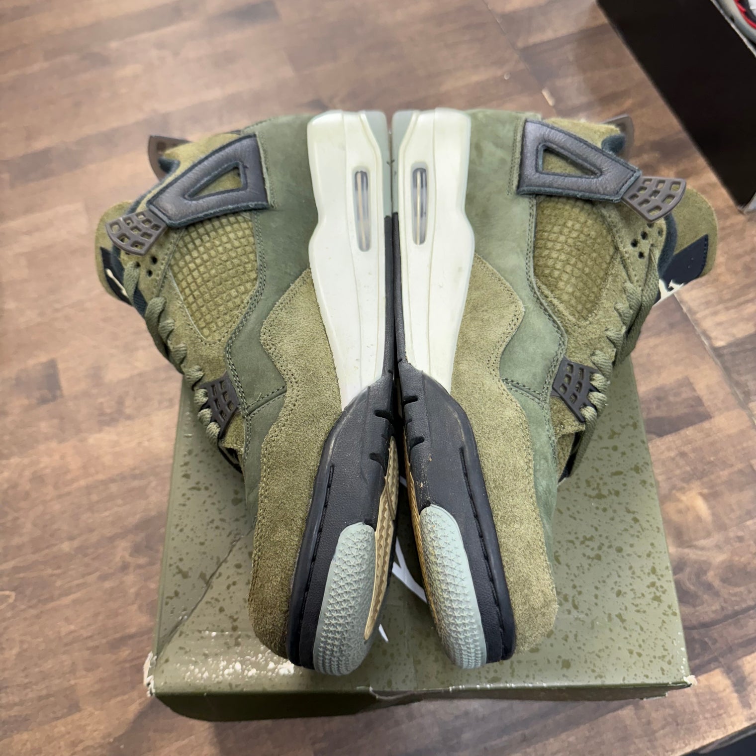 Craft Olive Jordan 4 (USED)