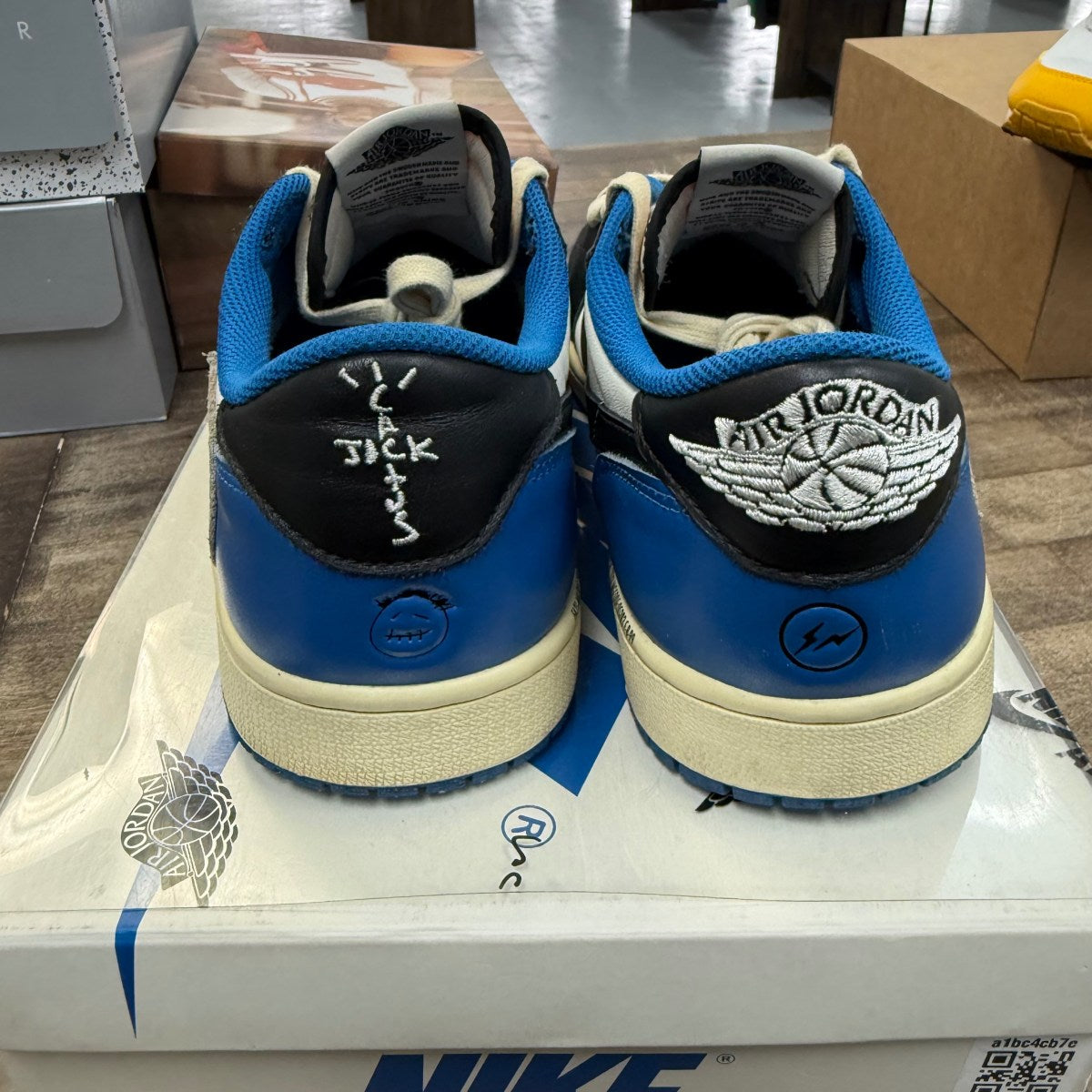 Jordan 1 Retro Low OG SP Fragment x Travis Scott - Image 4