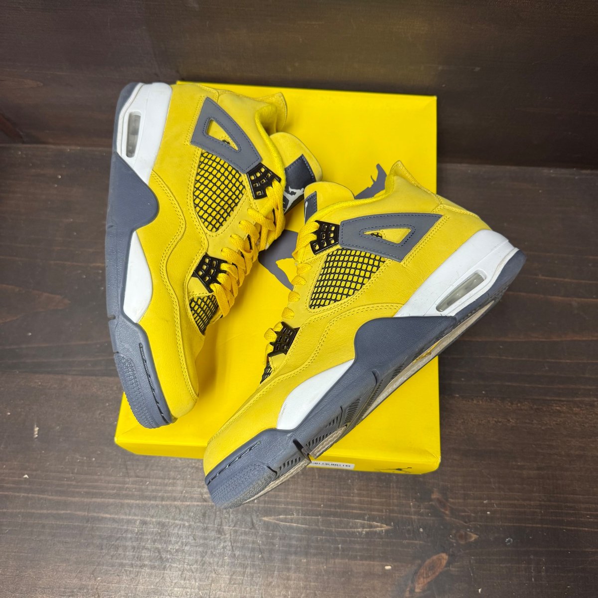 Jordan 4 Retro Lightning (2021) Size 10.5 (Pre-Owned) - tag
