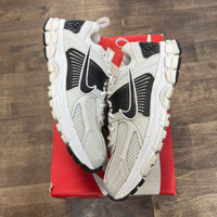 Metallic Platinum Black Nike Zoom Vomero 5 (GS) (USED)