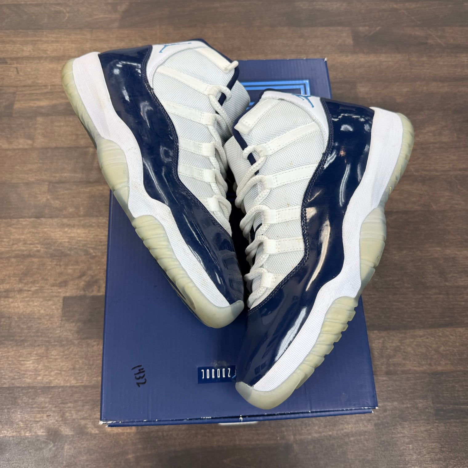 Win like 82 Jordan 11 (USED)