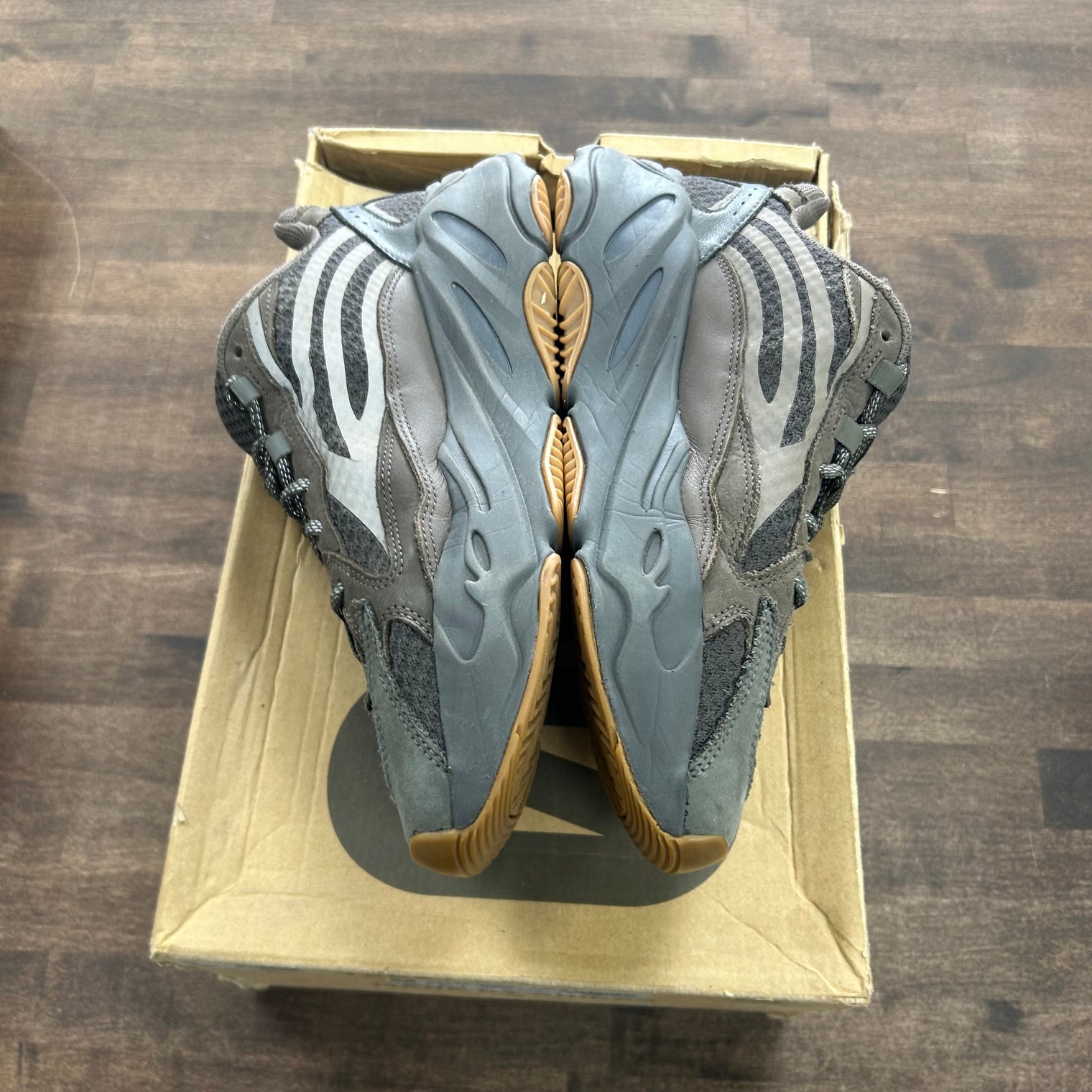adidas Yeezy Boost 700 V2 Geode (US 10) (USED)