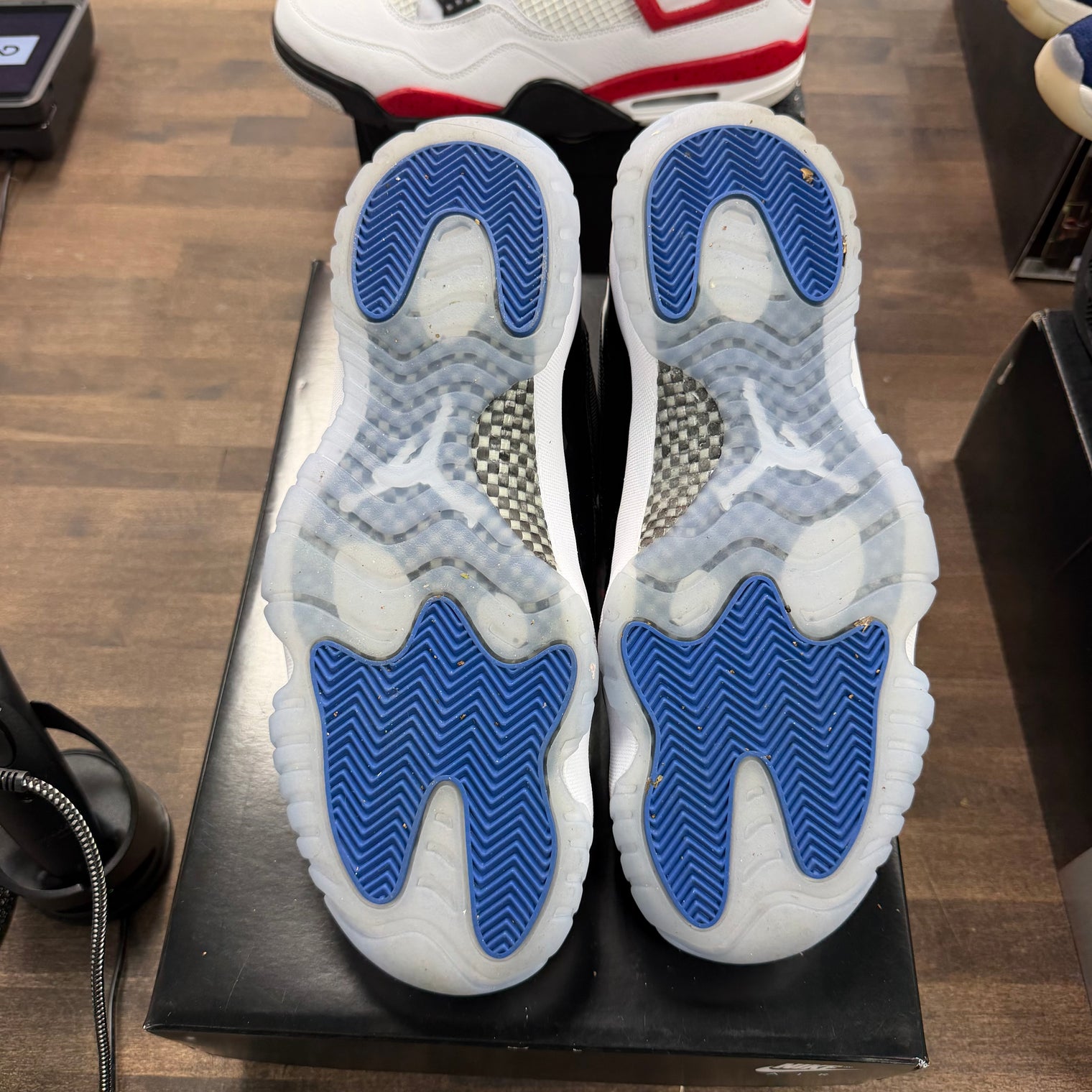 Space Jam Jordan 11 Retro Low (USED)