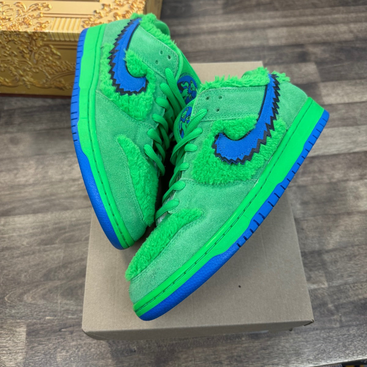 Nike SB Dunk Low Grateful Dead Bears Green Size 10 (Pre-Owned) - Image 1