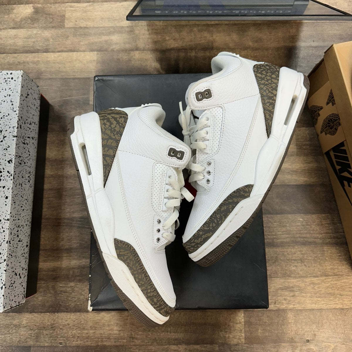 Jordan 3 Retro Mocha (2018) - Image 1