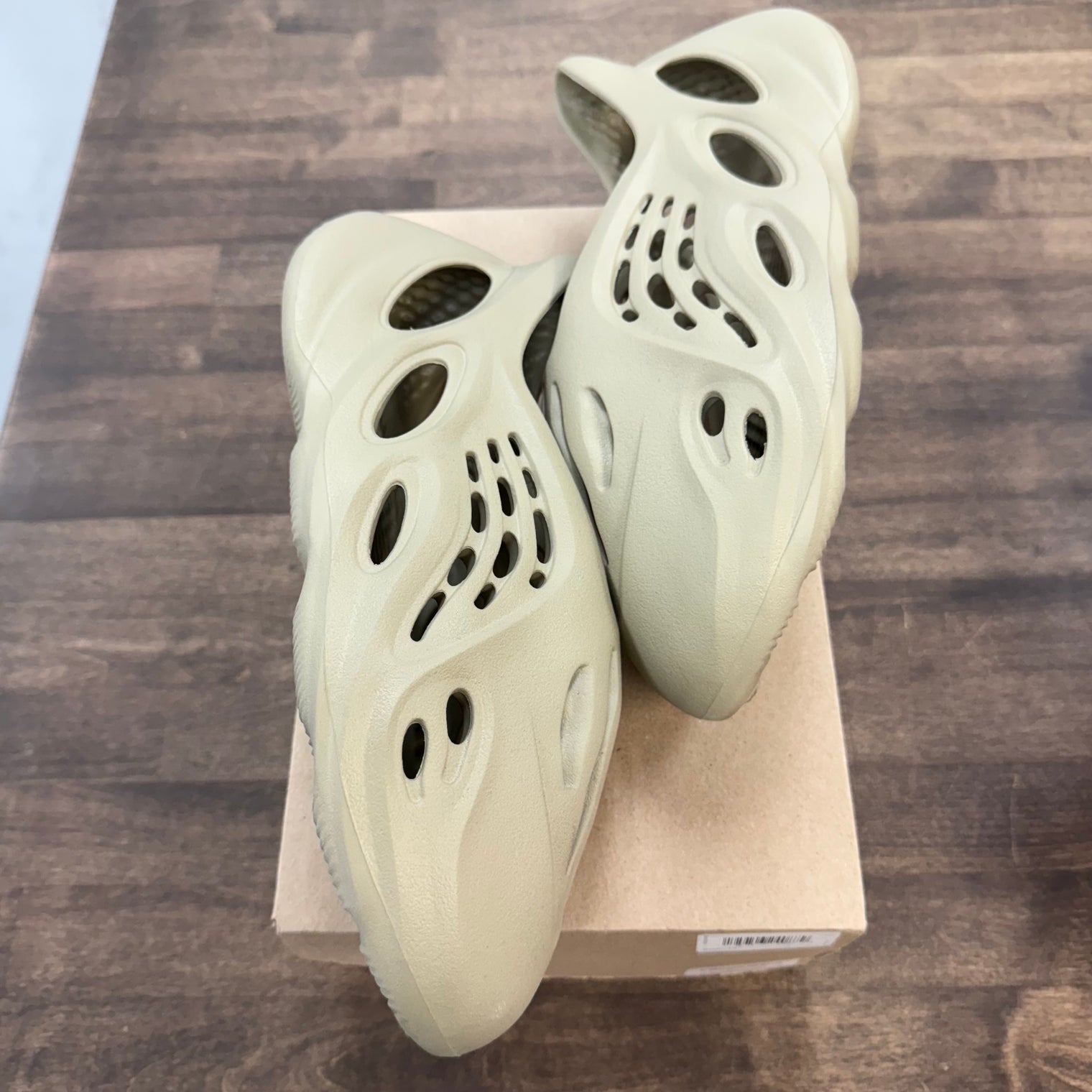Stone Salt Yeezy Foam RNNR (USED)