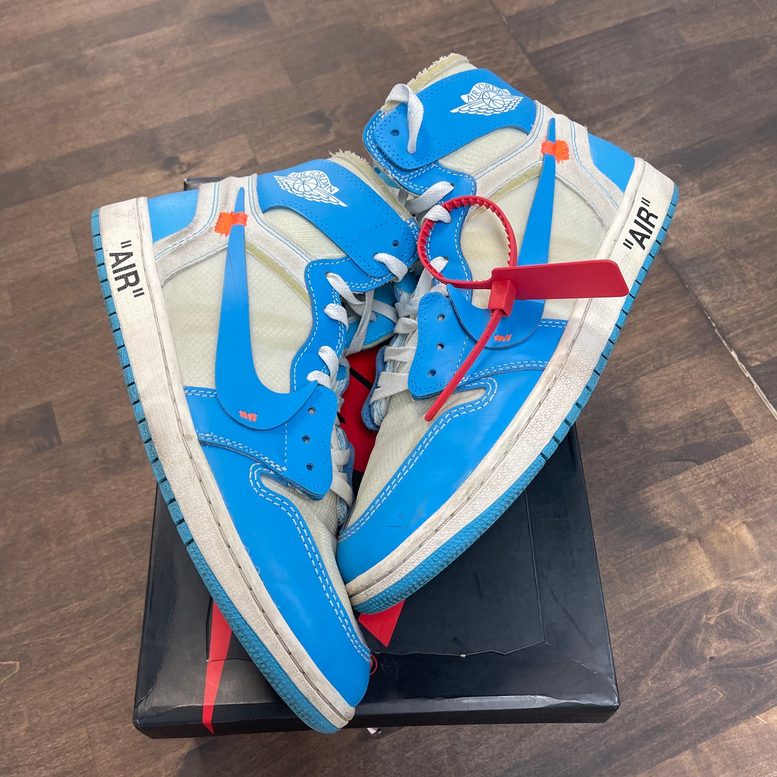 University Blue Off-White Jordan 1 High (USED)