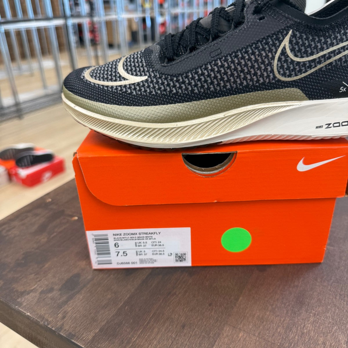 Nike Streakfly Black Metallic Gold Grain - Image 6