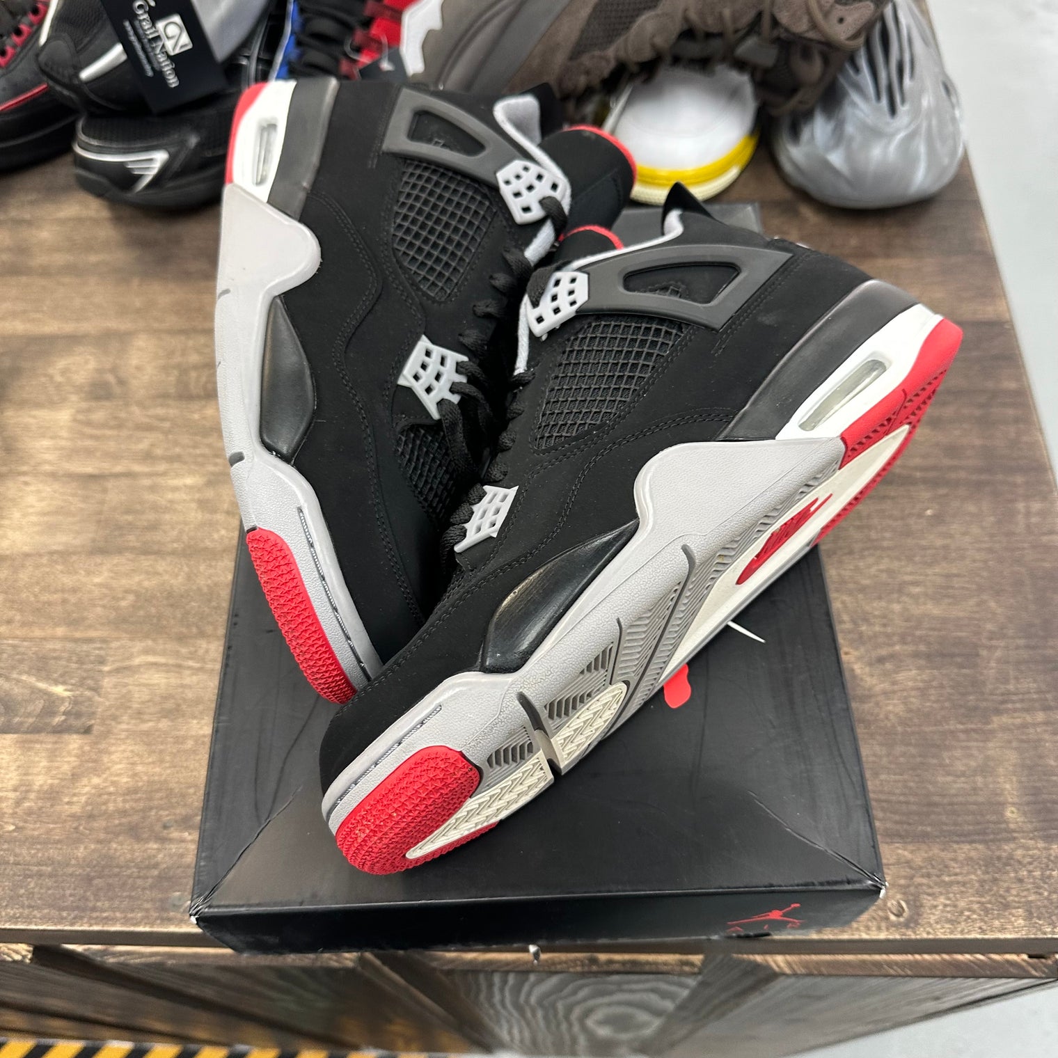Bred Jordan 4 (2019) (USED)