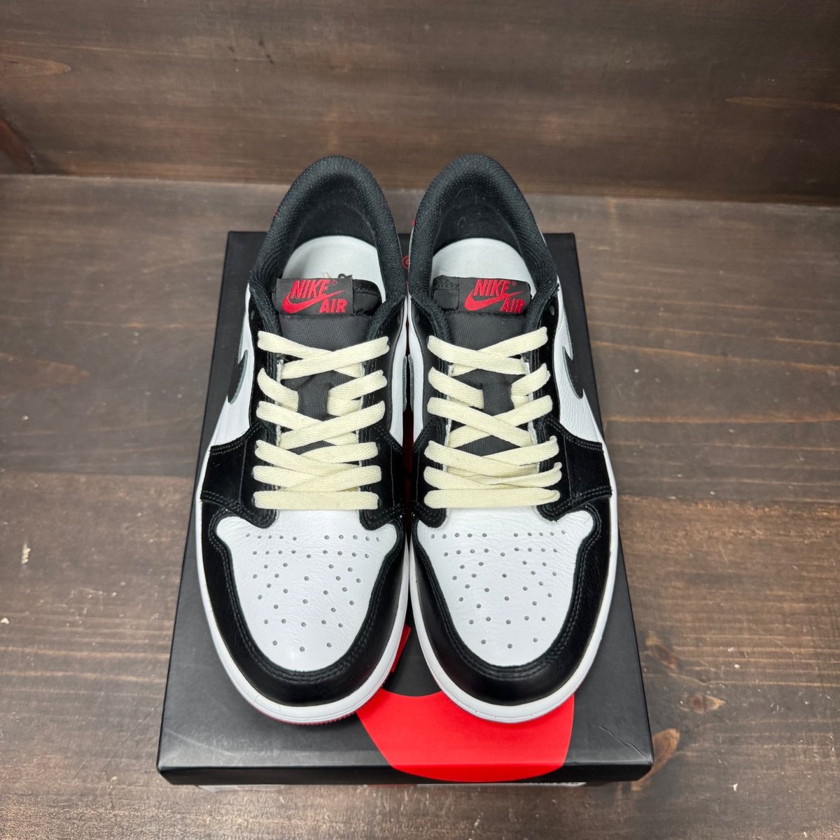 Jordan 1 Retro Low OG Black Toe (2023) Size 8.5 (Pre-Owned) - side
