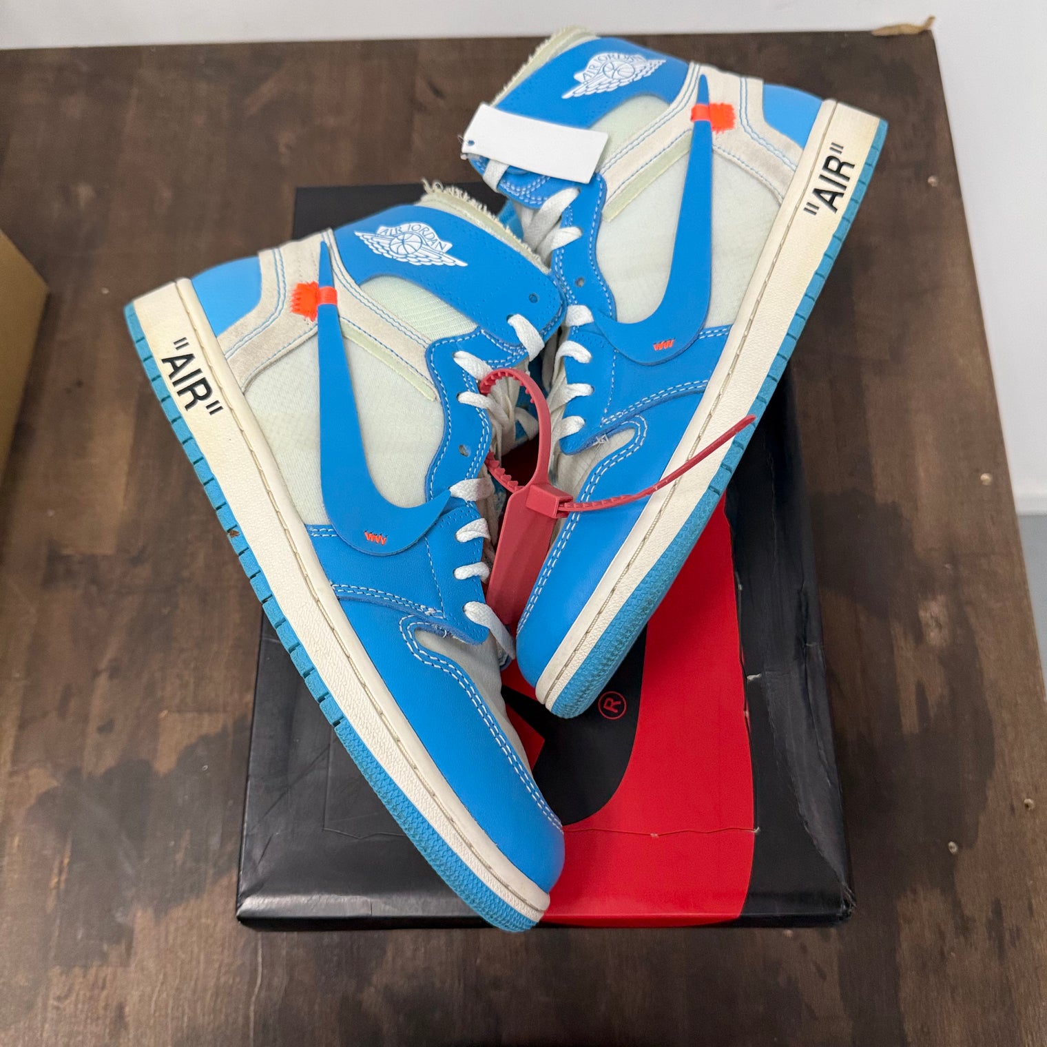 Off-White UNC Jordan 1 High (USED)