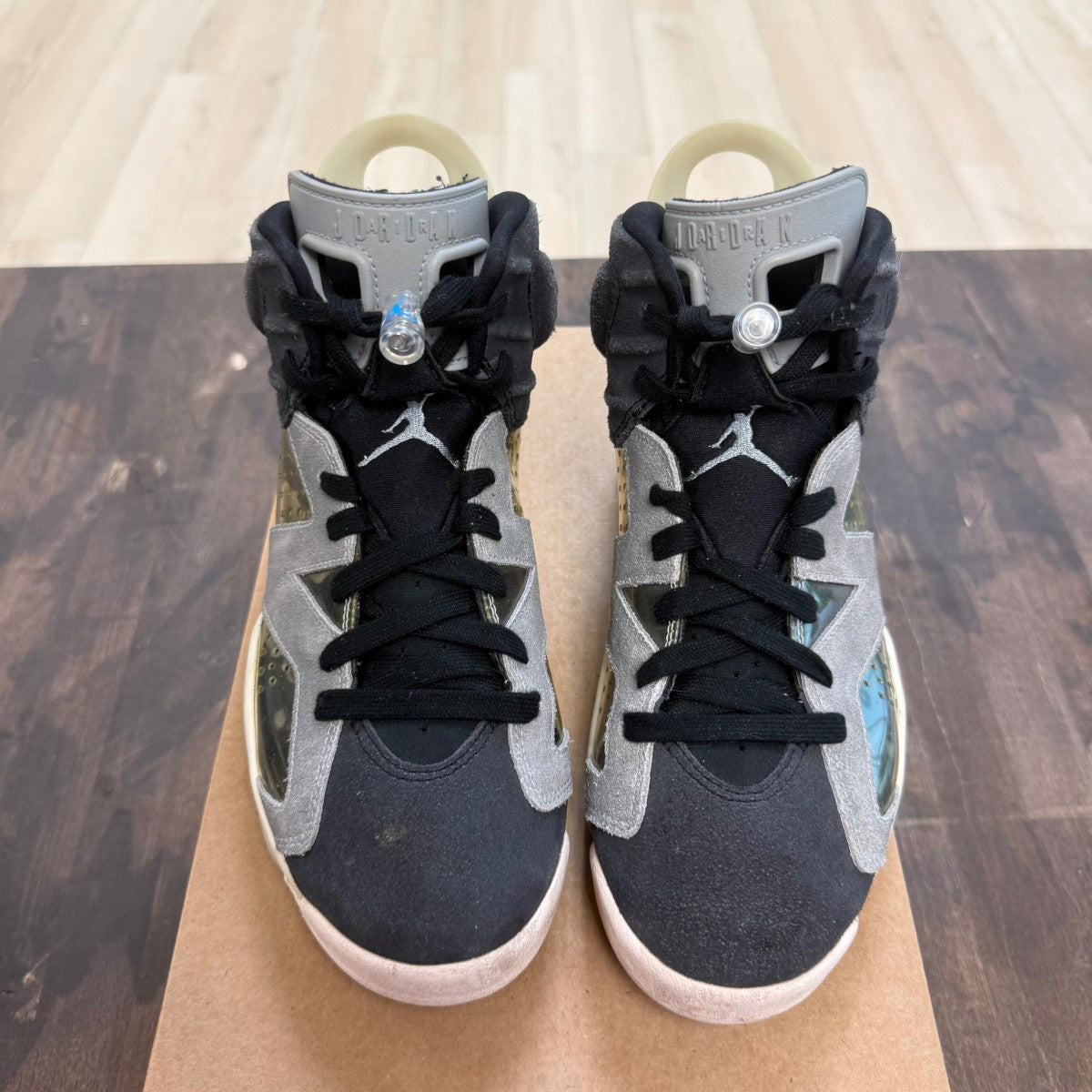 Jordan 6 Retro Tech Chrome (Women's) Size 8.5W (Pre-Owned) - Image 2