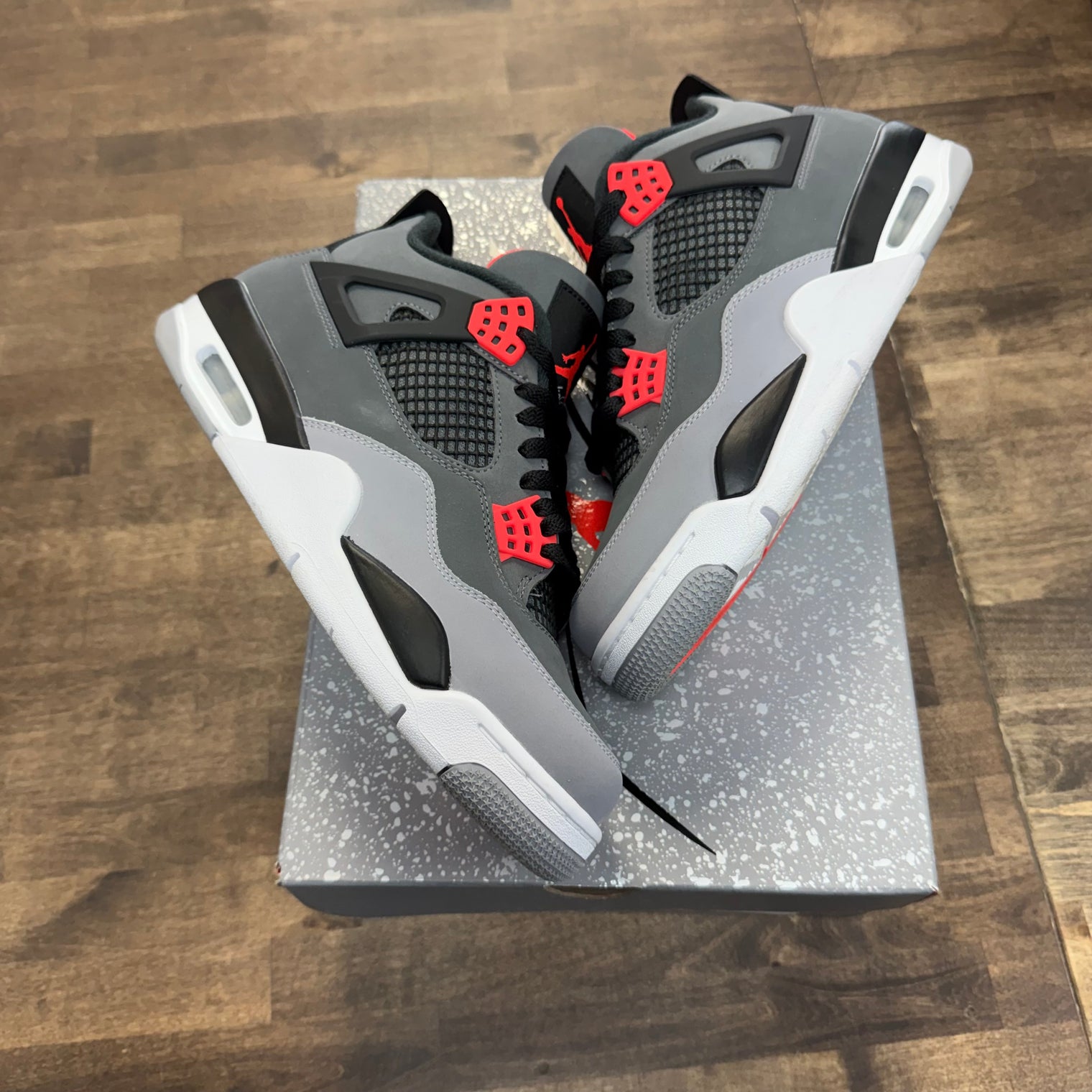 Infrared Jordan 4 Retro (USED)